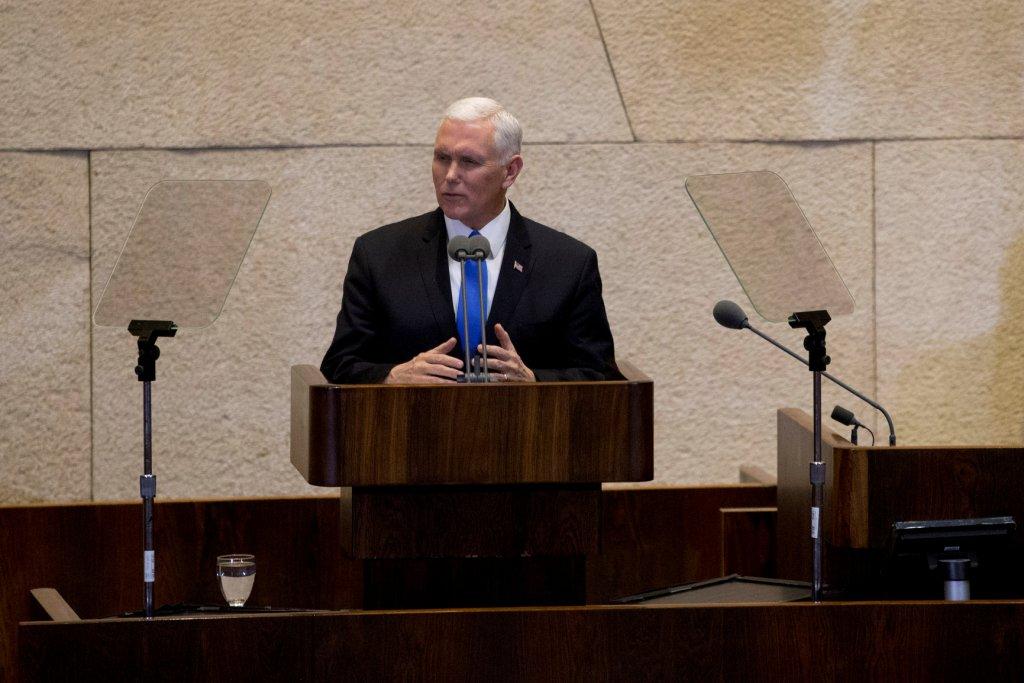 Pence habló tras pronunciar un discurso en el Parlamento de Israel en el que anunció los planes de Trump de acelerar el cambio de la embajada estaduni