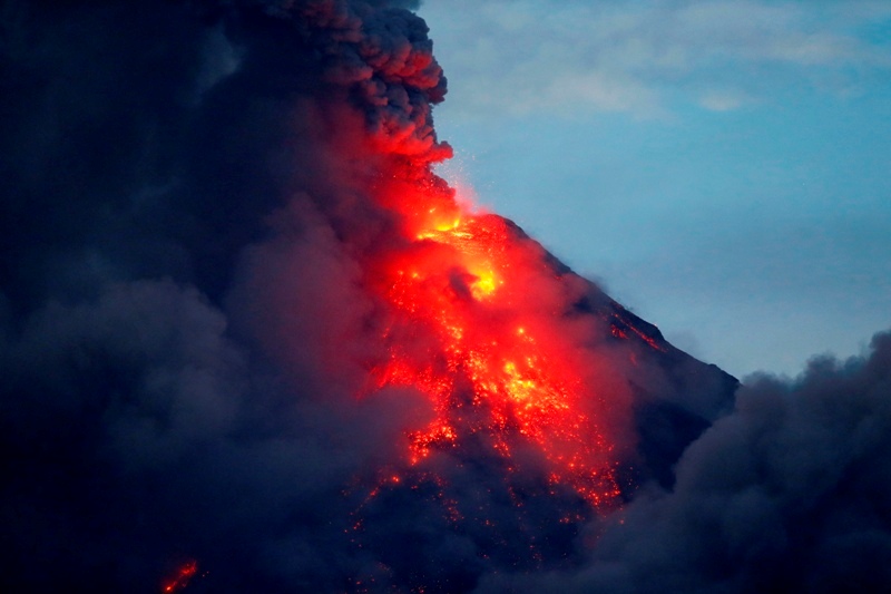 El anillo de fuego del Pacífico aborda varios volcanes activos.