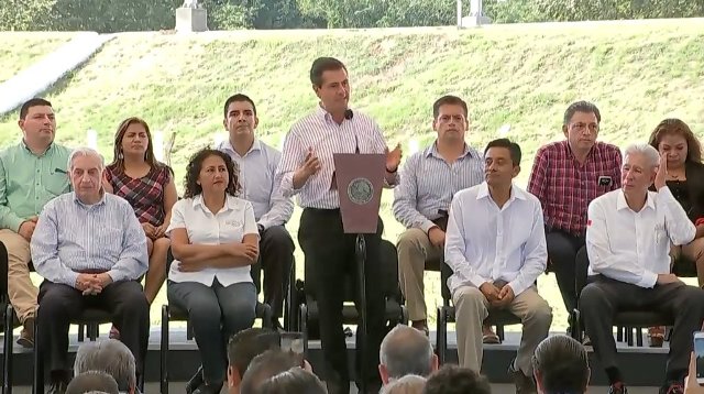 El presidente Enrique Peña Nieto encabezó la entrega de un libramiento en Tabasco. 