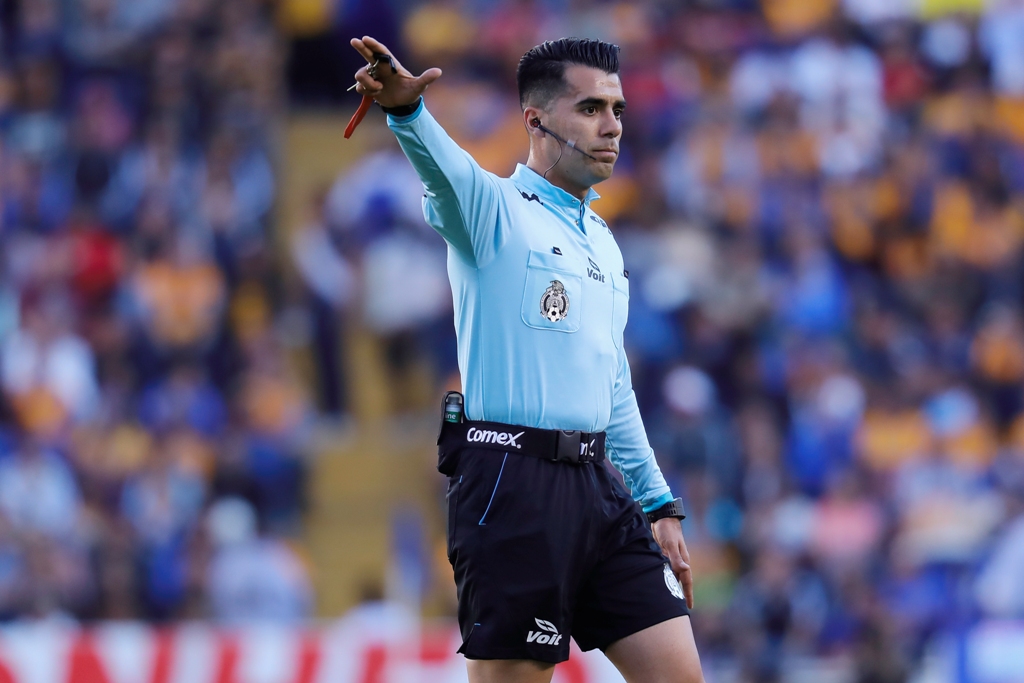 Árbitro Adonaí Escobedo
