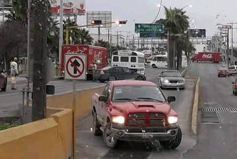 "Bloqueado todo #reynosa #reynosafollow #Tamaulipas tomen sus precauciones por lo pronto llegaré tarde al trabajo", publicó el usuario.