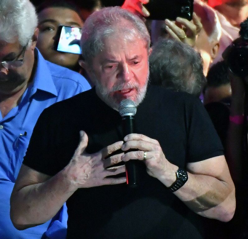 "Si cometí un crimen que me lo presenten y si me lo presentan, desisto de la candidatura", dijo el ex presidente brasileño.