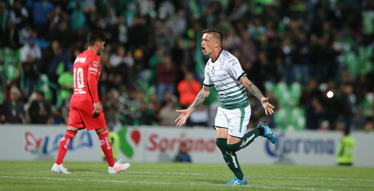 Lozano marcó el primero y puso el terreno para el segundo. 