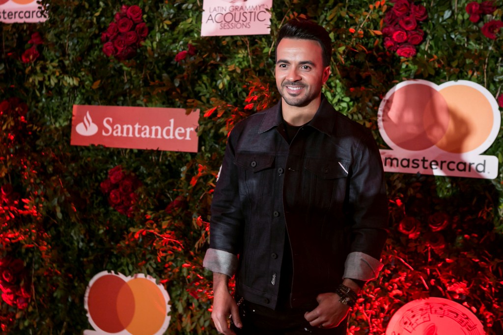 Luis Fonsi. 