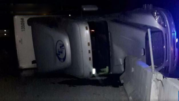El accidente ocurrió en el entronque del Camino a Salinas Victoria.