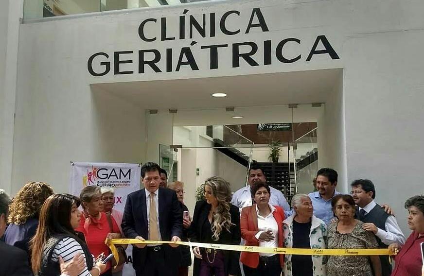 La Clínica Geriátrica tiene 2 mil metros cuadrados de construcción y está en la colonia Primera Sección de San Juan de Aragón .