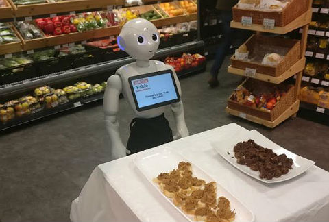 Fabio duró apenas una semana en su trabajo en un pequeño supermercado. 