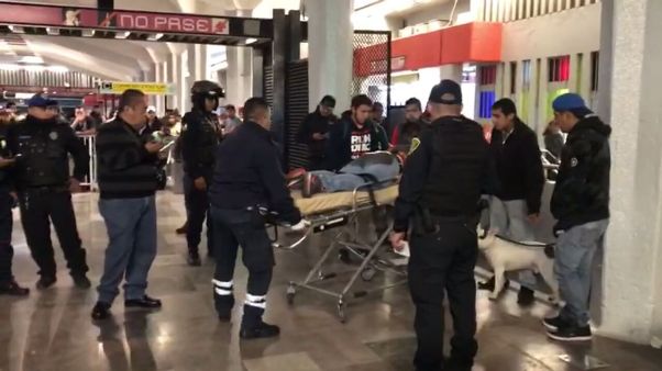 El hombre fue apuñalado al menos cuatro veces en las inmediaciones del metro Candelaria de la Línea 1.