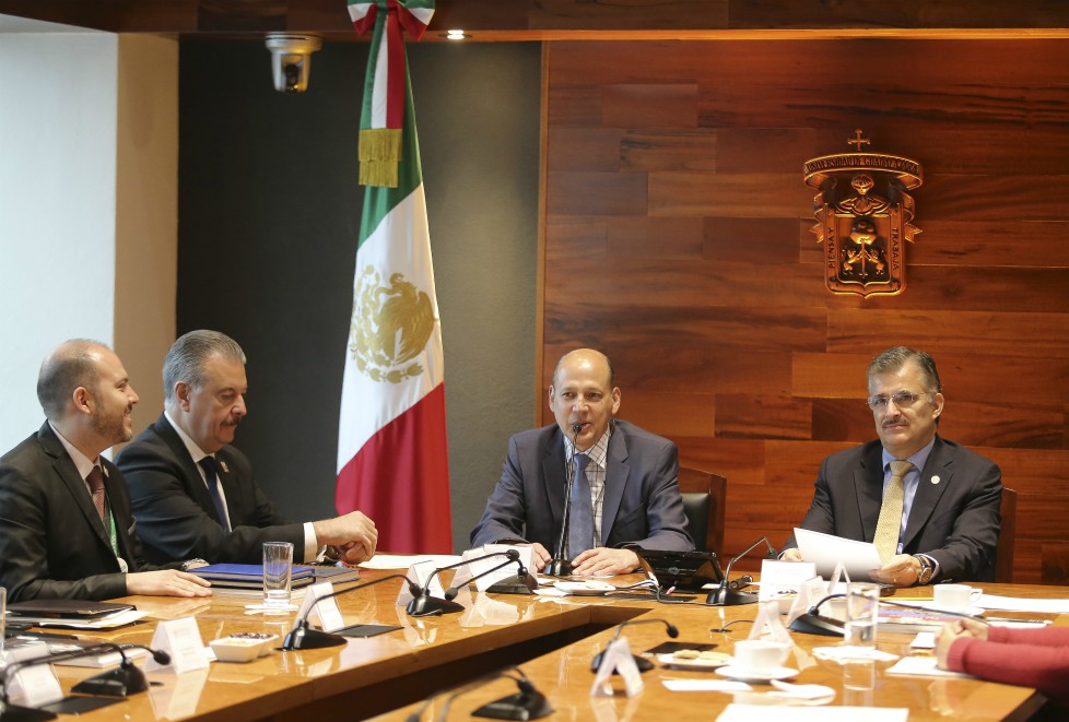 Este jueves el IMSS y la UdeG firmaron un convenio de colaboración. 