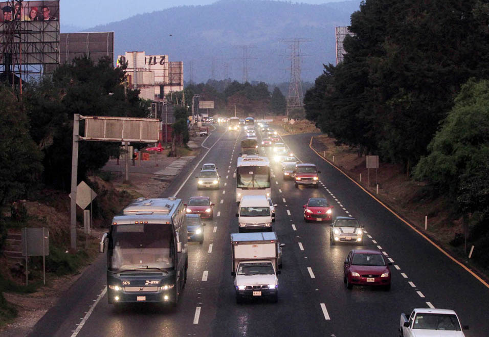 Esta carretera es de las más caras en el país, dijo.