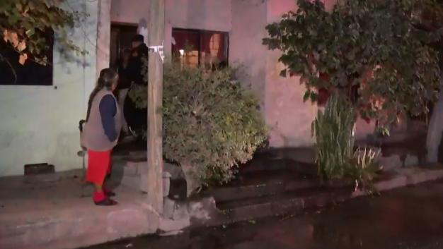 La segunda planta de la vivienda fue consumida por el fuego.