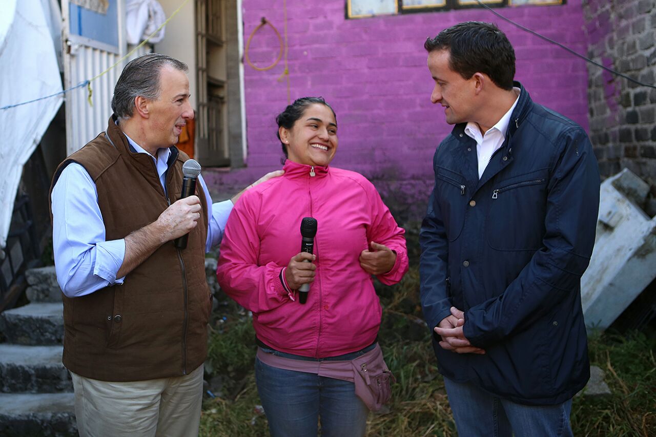 Los precandidatos escucharon las problemáticas que existen en esta colonia, como el desabasto de agua y la falta de drenaje.