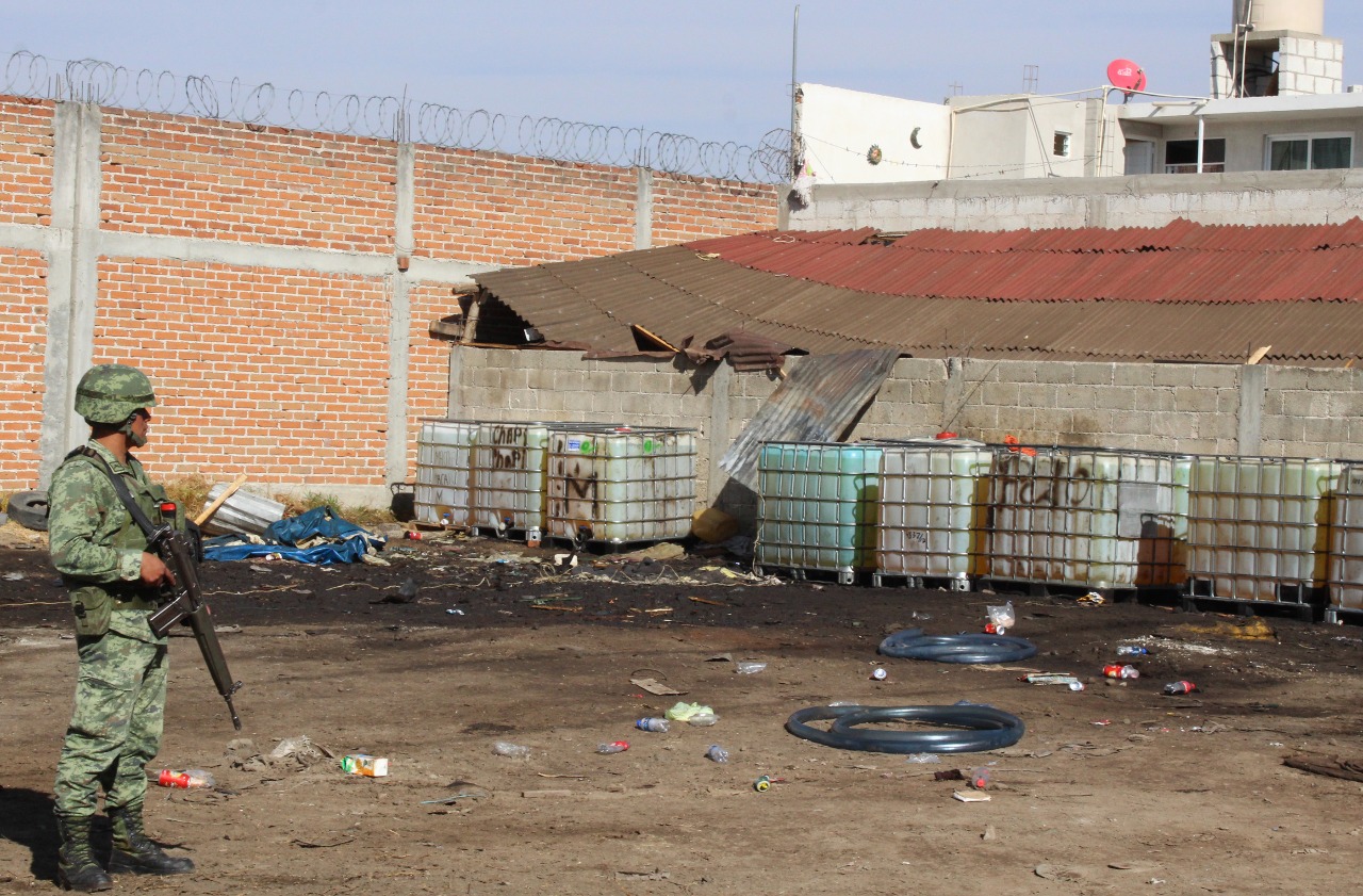 Sedena decomisa 74 mil litros de "huachicol" en San Martín Texmelucan, no hay detenidos.