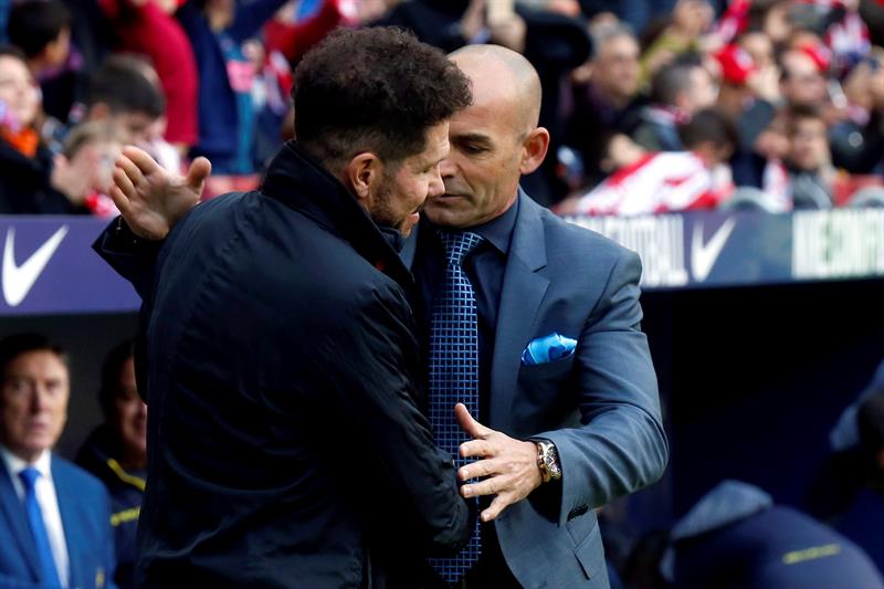 Paco Jémez y Diego Simeone tras el partido entre Las Palmas y Atlético de Madrid