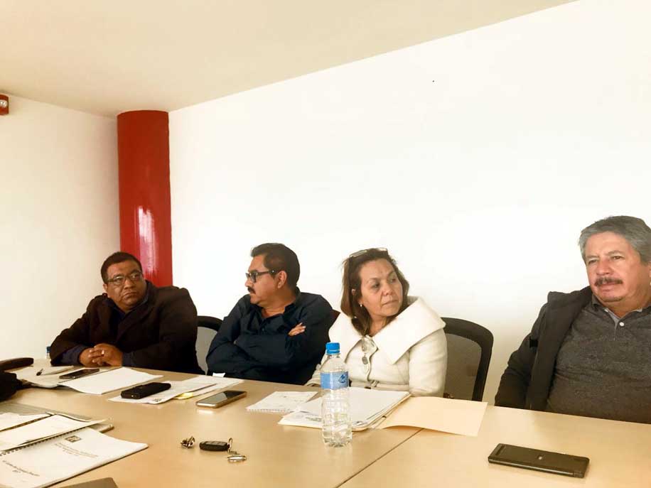 A la reunión llegaron voceros de ambos sindicatos.