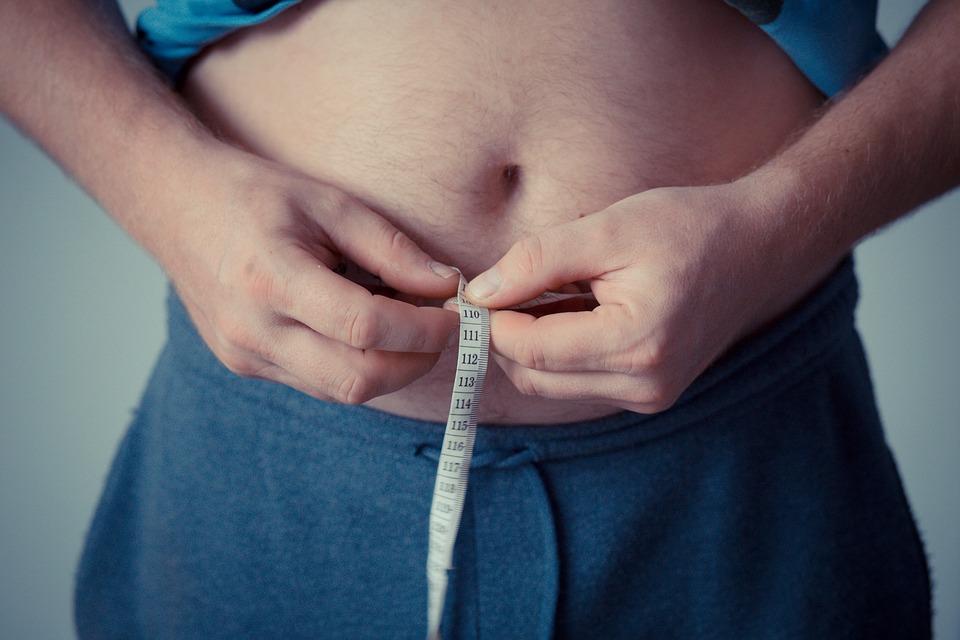 Una dieta alta en antioxidantes y evitar la ingesta de azúcar, puede ayudarte a tener una vida más sana. 