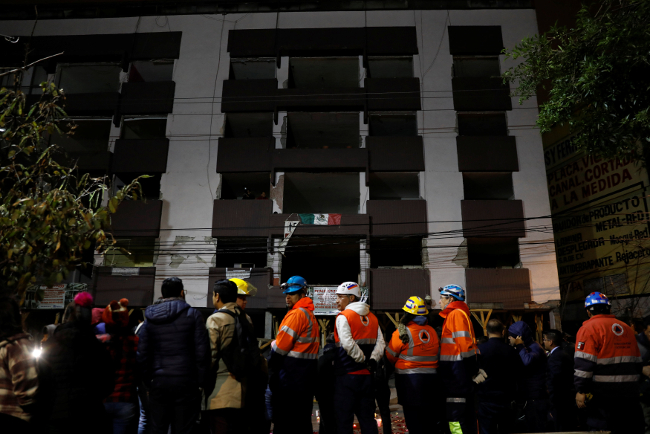 En el edificio vivieron 26 familias que se reunieron en la ceremonia.