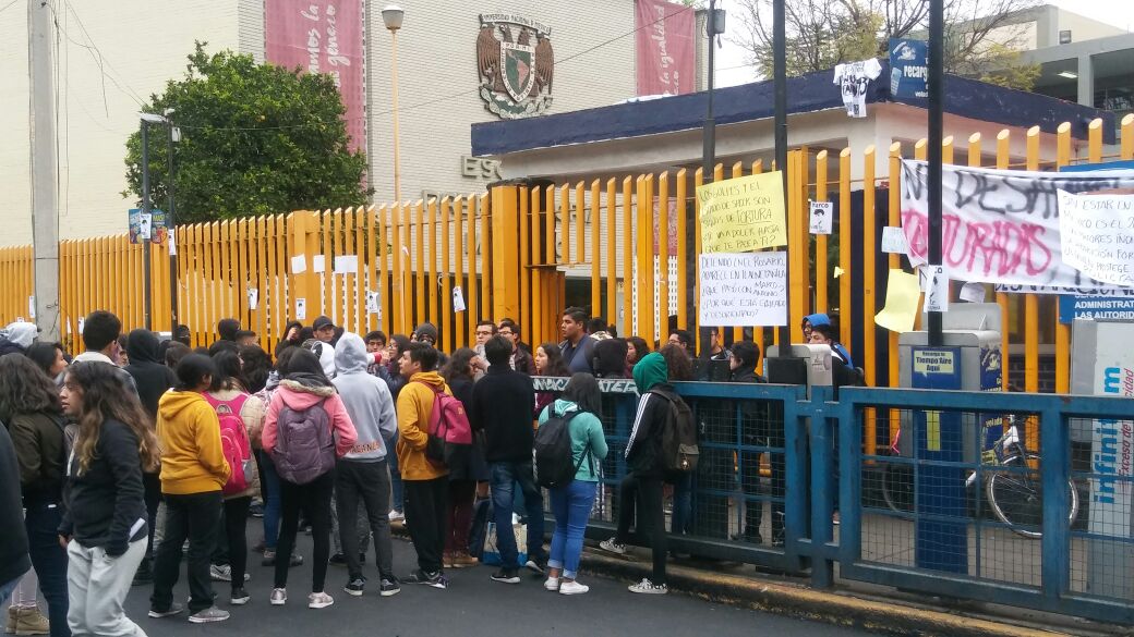 Marco Antonio Sánchez Flores tomaba fotos a un mural en las inmediaciones del Metrobús Rosario cuando policías capitalinos se acercaron a él y lo detu
