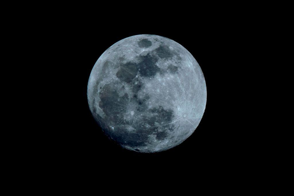 El eclipse total alcanzó su máximo apogeo después de la media noche.
