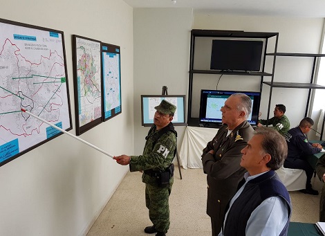 El gobernador del estado, Miguel Ángel Yunes, acompañó al titular de la Sedena.