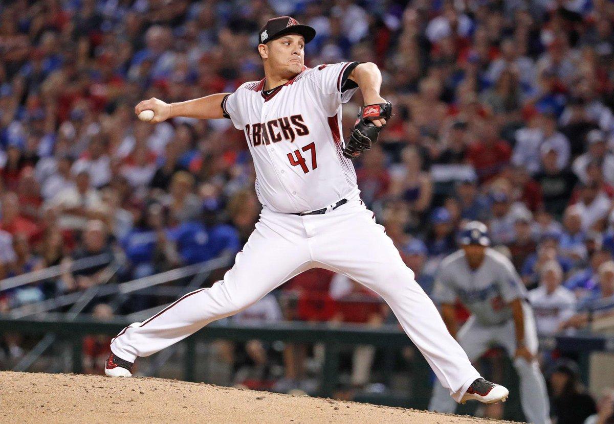 Rojos fichan David Hernández por dos años  