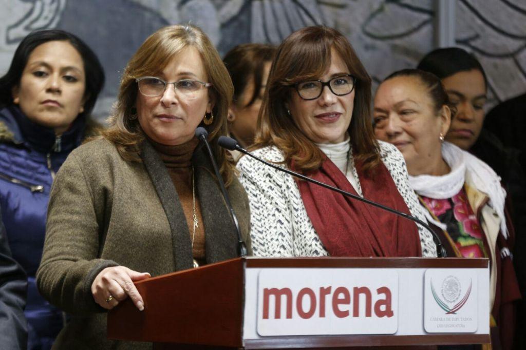 Yeidkol Polevsky, presidenta de MORENA y Rocio Nahle coordinadora de el partido en la cámara de diputados en conferencia.