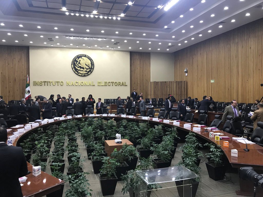 El presidente del INE dijo que las plataformas deben ser consideradas el centro de la contienda política.