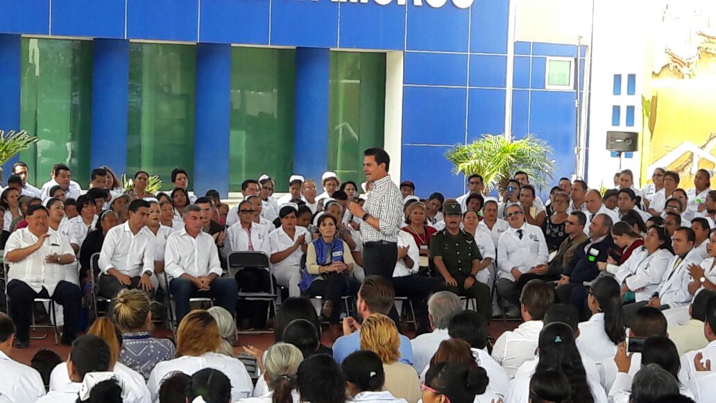 Enrique Peña Nieto, presidente de la República Mexicana, durante su visita a Izúcar de Matamoros para supervisar avances de reconstrucción.