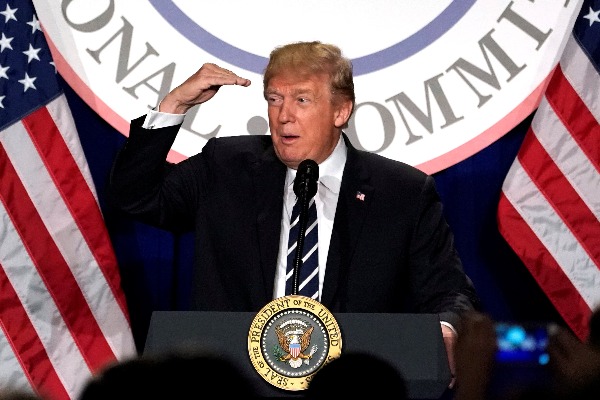 El presidente de EU, Donald Trump, acusó al FBI de amañar investigaciones a favor de los demócratas.