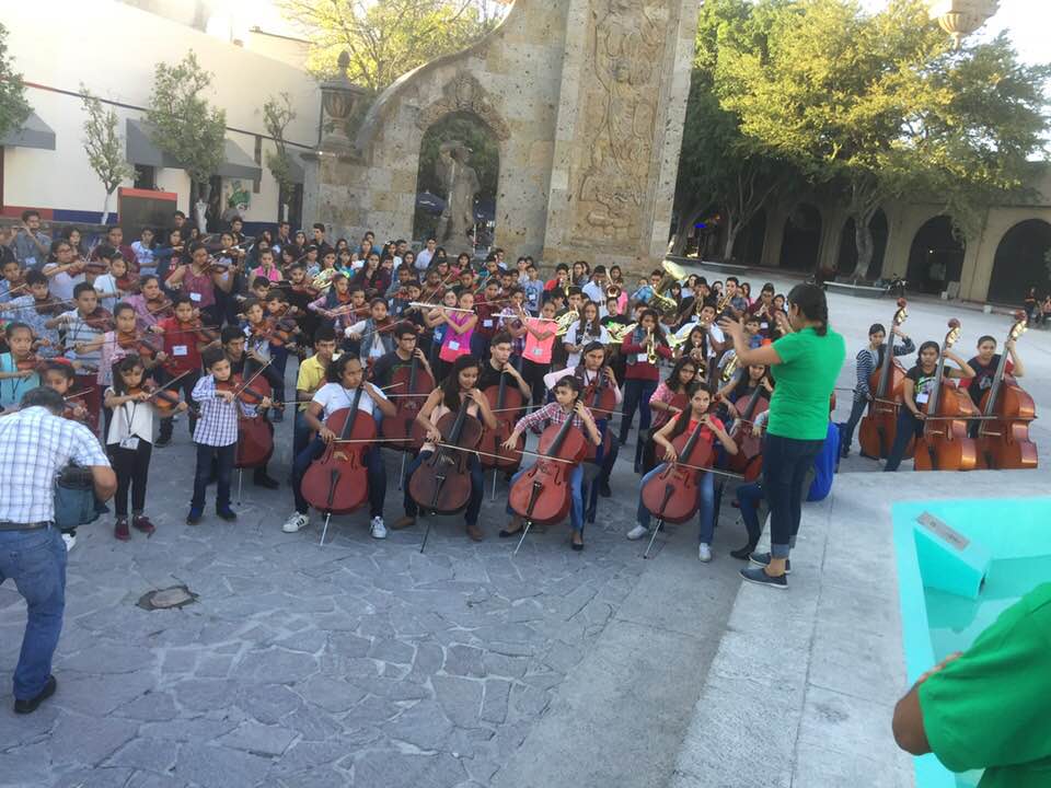 Uno de los ensayos de la Orquesta Esperanza Azteca Zapopan