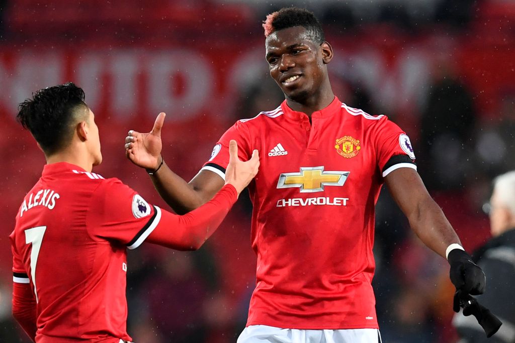 Alexis celebra con Pogba