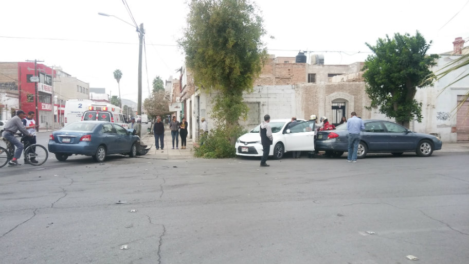 El choque ocurrió en avenida Matamoros y calle Falcón.