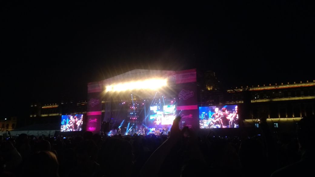 Celso Piña pone a bailar a los capitalinos.