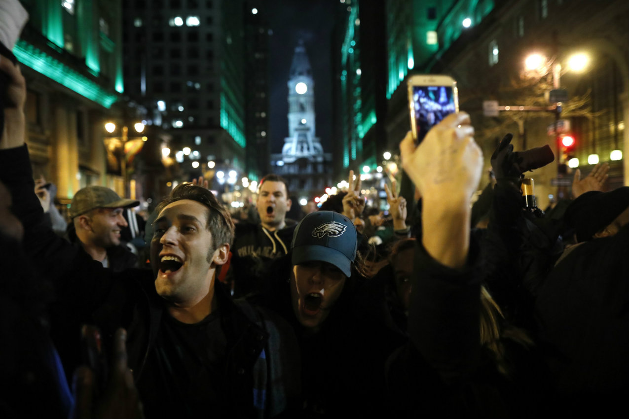 Festejos de los aficionados de los Eagles