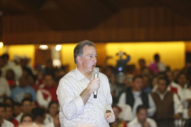 En Oaxaca, el precandidato del PRI a la Presidencia, José Antonio Meade, llamó a la conciliación. 