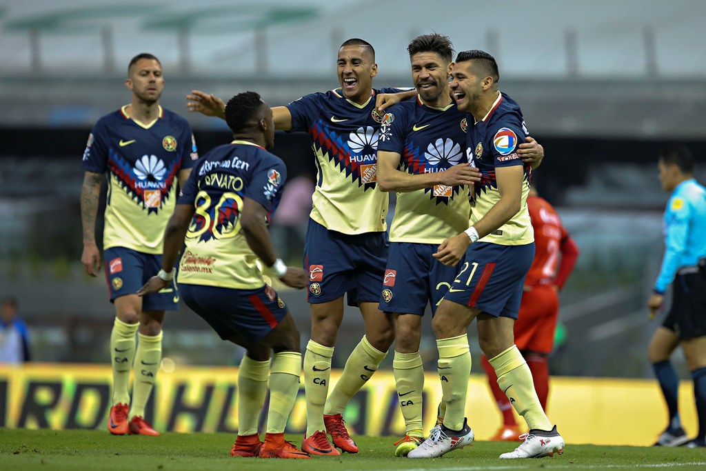 Oribe Peralta se subió el tren del Super Bowl 