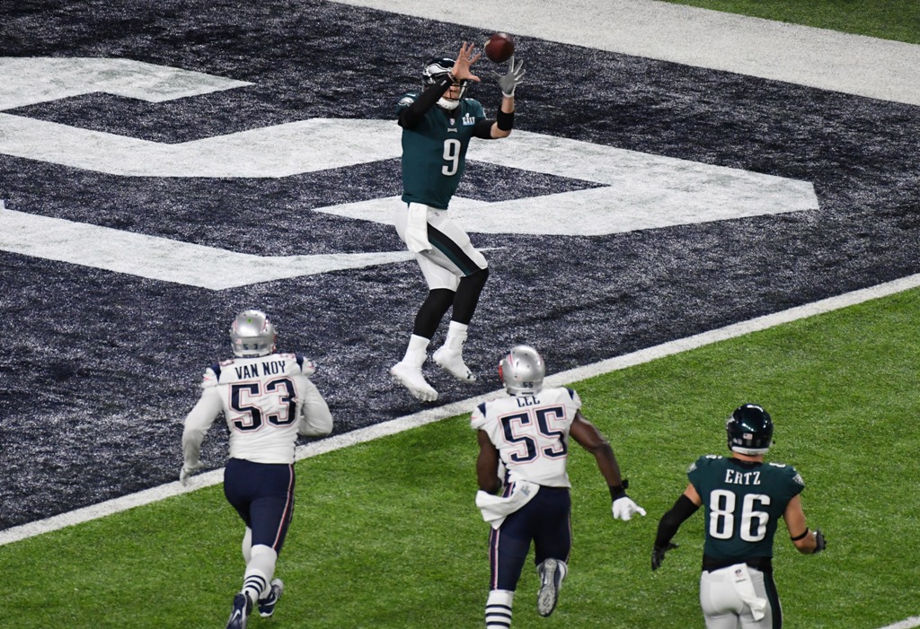 Foles recibe el balón en zona de anotación 