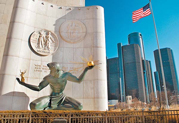 Al fondo, el corporativo de la automotriz en Detroit.