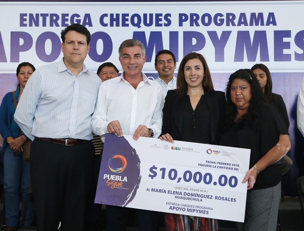 Antonio Gali, gobernador de Puebla, y Alejandro Delgado, Presidente del Instituto Nacional del Emprendedor (INADEM), entregaron apoyos a empresarios a