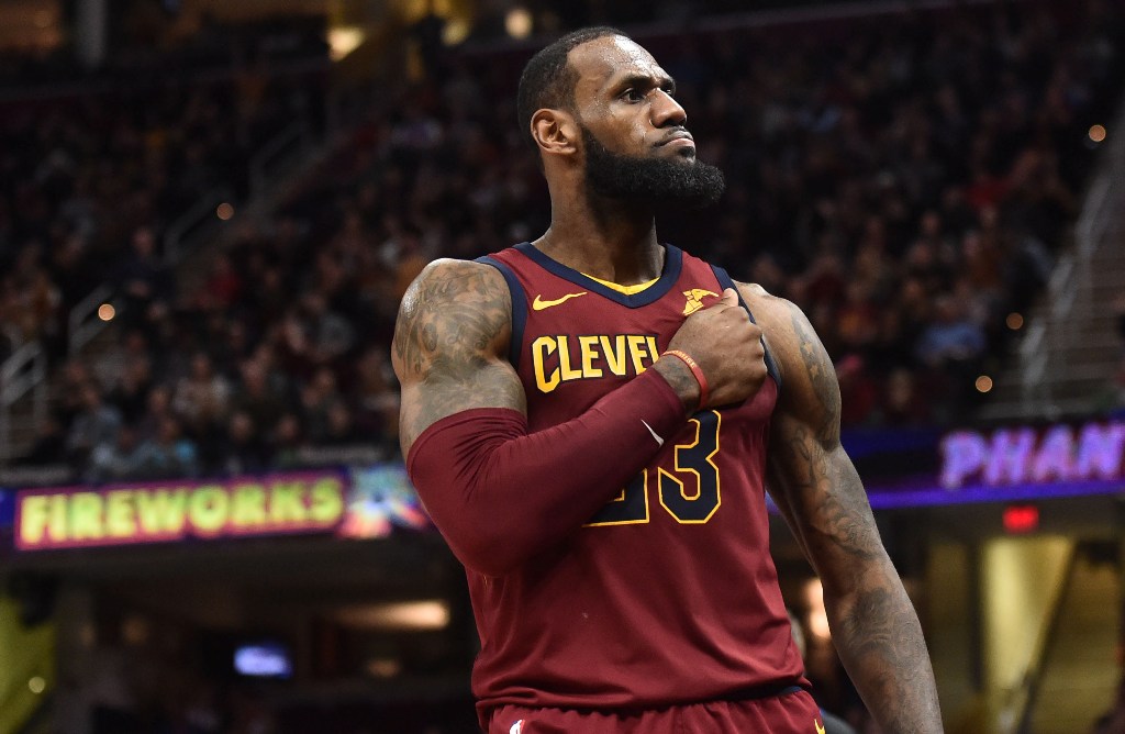 LeBron James el basquetbolista mejor pagado