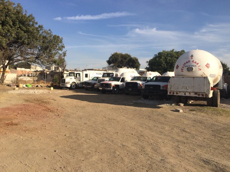 En un predio de Cuautlancingo, fueron aseguradas 8 pipas y cerca de 68 mil litros de gas robado.