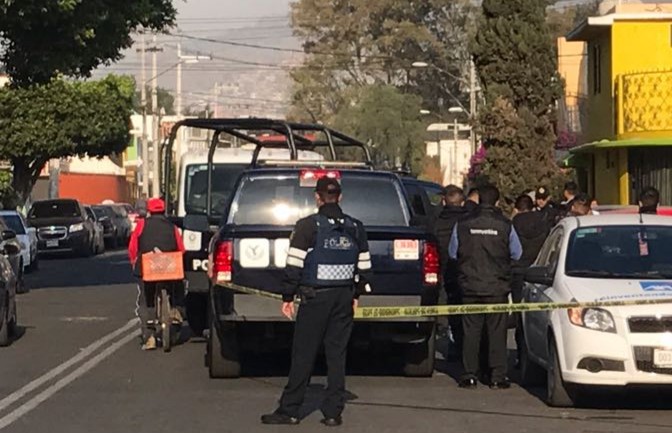 Vecinos identificaron a la mujer como Karen Hernández Méndez.