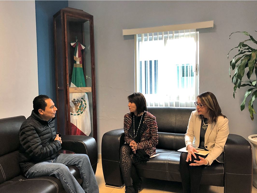 Claudia Barrera Rangel y Moisés Felipe Muñoz en reunión