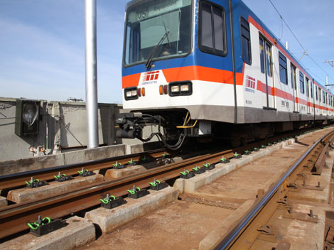 Los primeros 215 fueron colocados en Estación Talleres en dirección a la Estación San Bernabé.