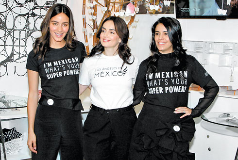 Esmeralda Pimentel y Olga Segura flanquean a la veracruzana. 