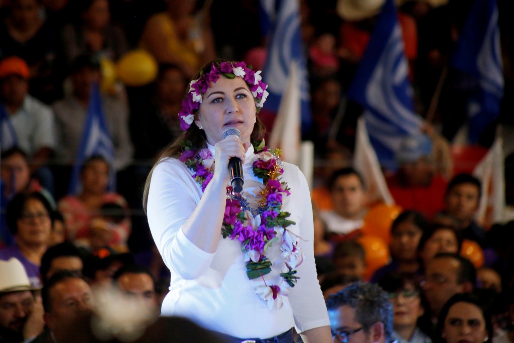Martha Erika Alonso, precandidata a la gubernatura de la entidad por “Puebla al Frente", durante gira en Zacatlán.