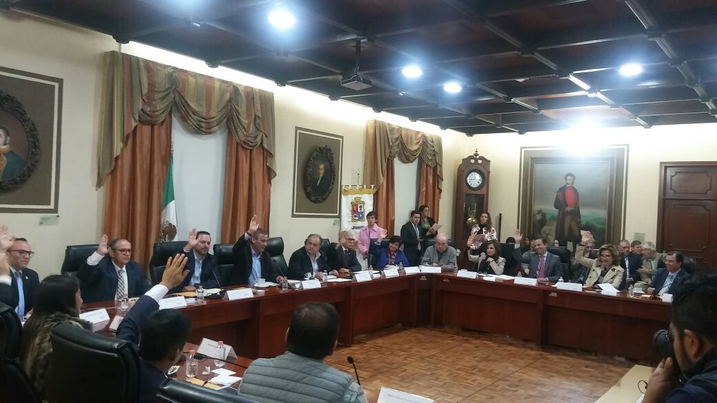 Por unanimidad se otorgó licencia a Sergio Contreras. 