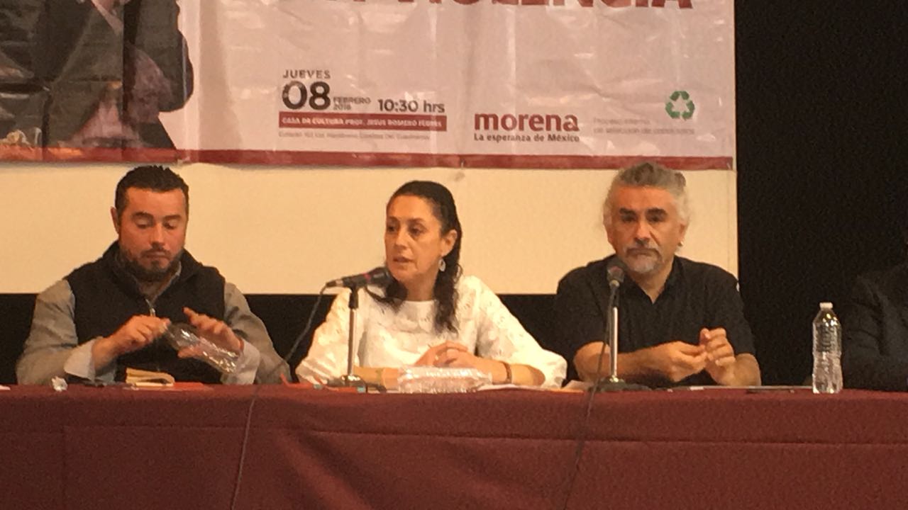 La precandidata de Morena en el foro 'Por una ciudad sin violencia', en la Casa de Cultura "Jesús Romero Flores".