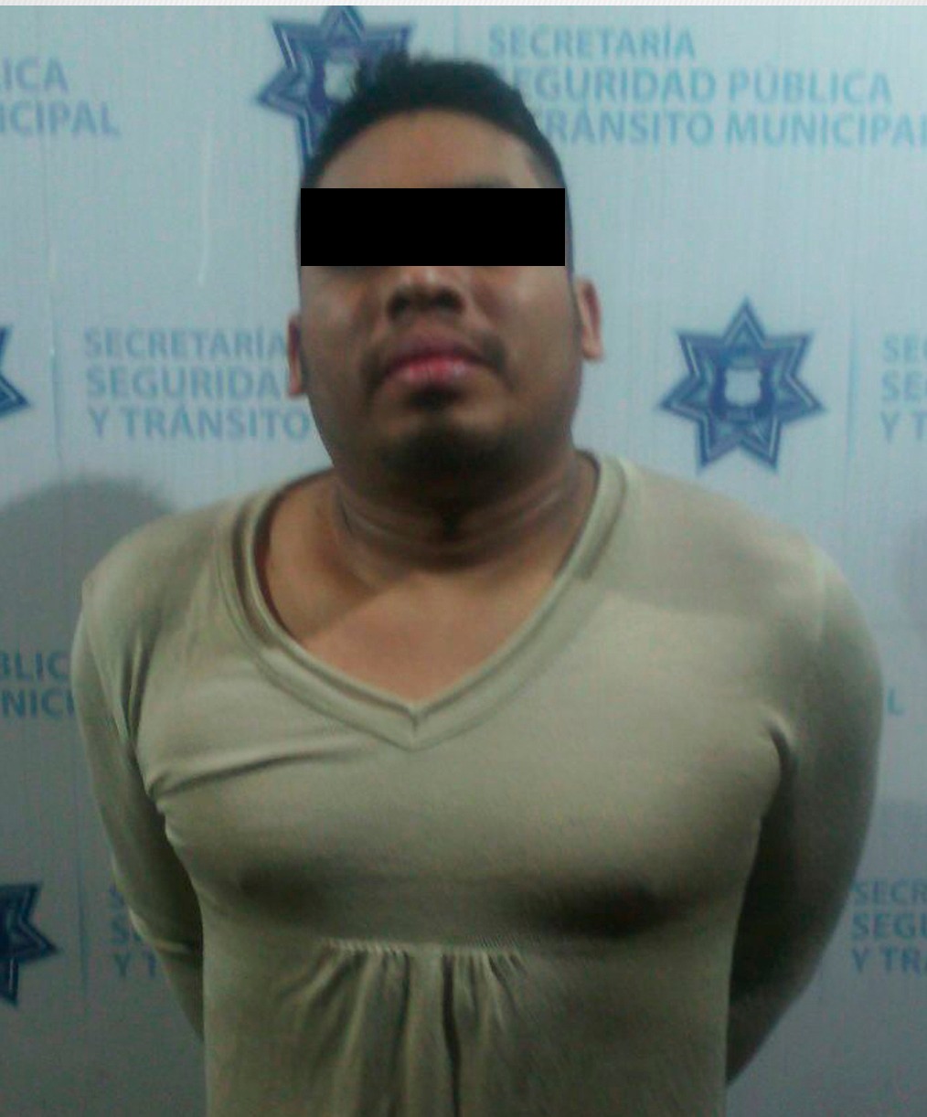 El sujeto detenido intentó sustraer de una vivienda una pantalla y una consola de videojuegos, fue asegurado ante la denuncia ciudadana. 