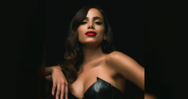 Anitta participa con J Balvin en los éxitos “Downtown” y “Machika”. 